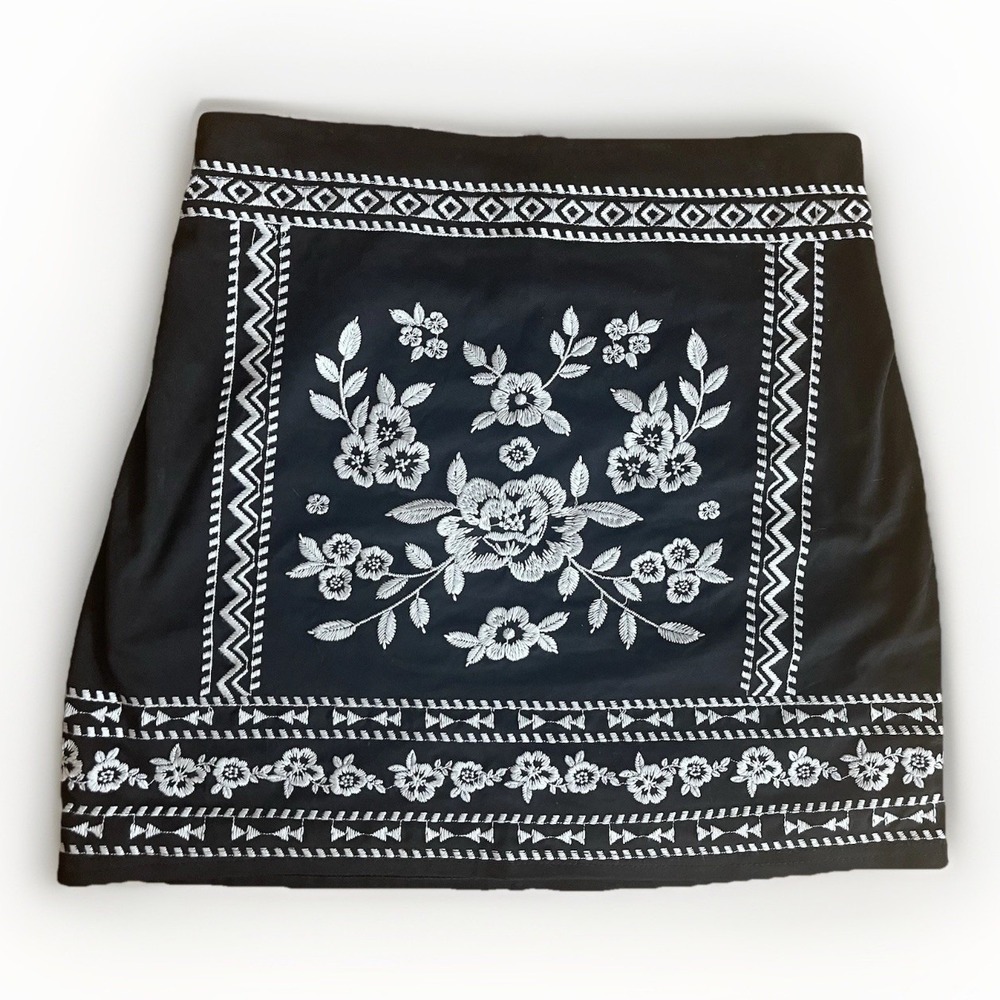 Savanna Jane Womens Skirt Small Black Faux Suede White Floral Embroidered Boho